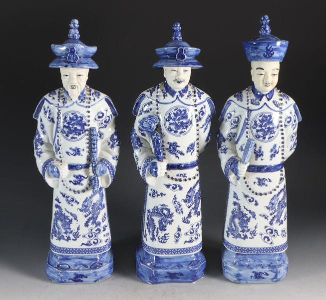 3 Asiatiske figurer i porselen.