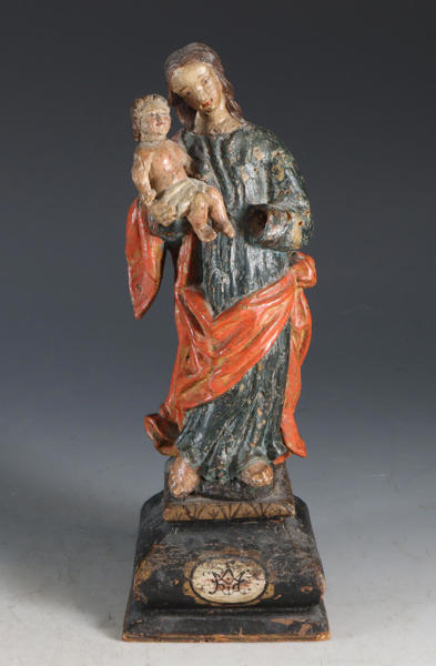 Utskåret figur, madonna og barnet.