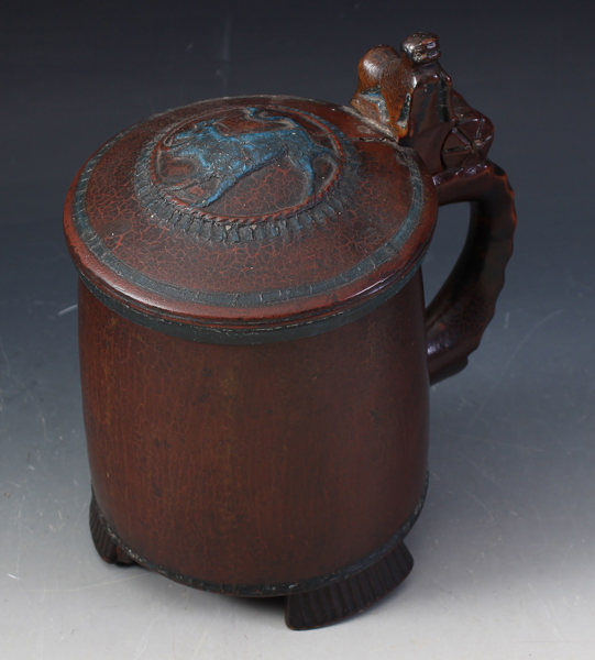 Malt og utskåret løvekrus, 17/1800 t.