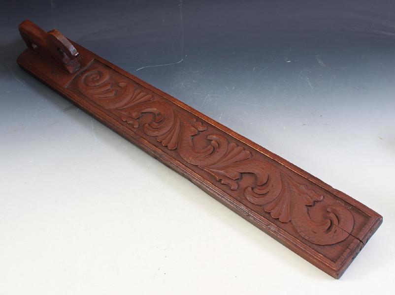 Rødmalt og skåret mangletre, 1800 t.