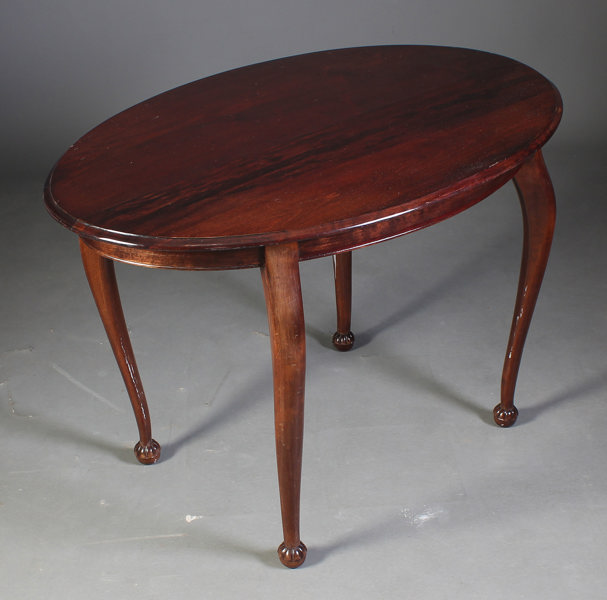 Ovalt bord i mahogny