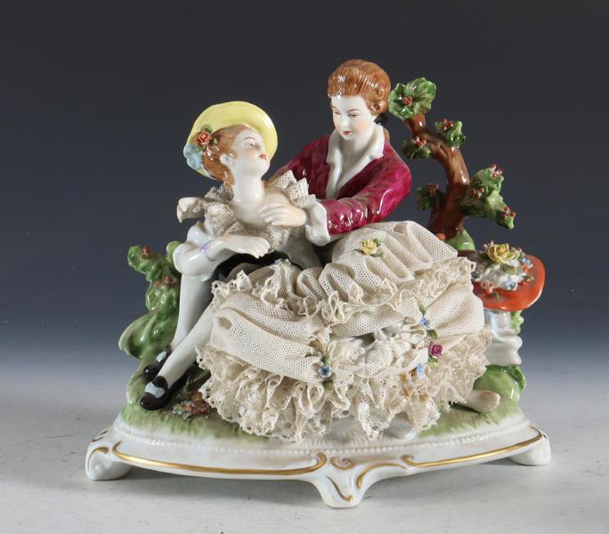 Figurgruppe i porselen