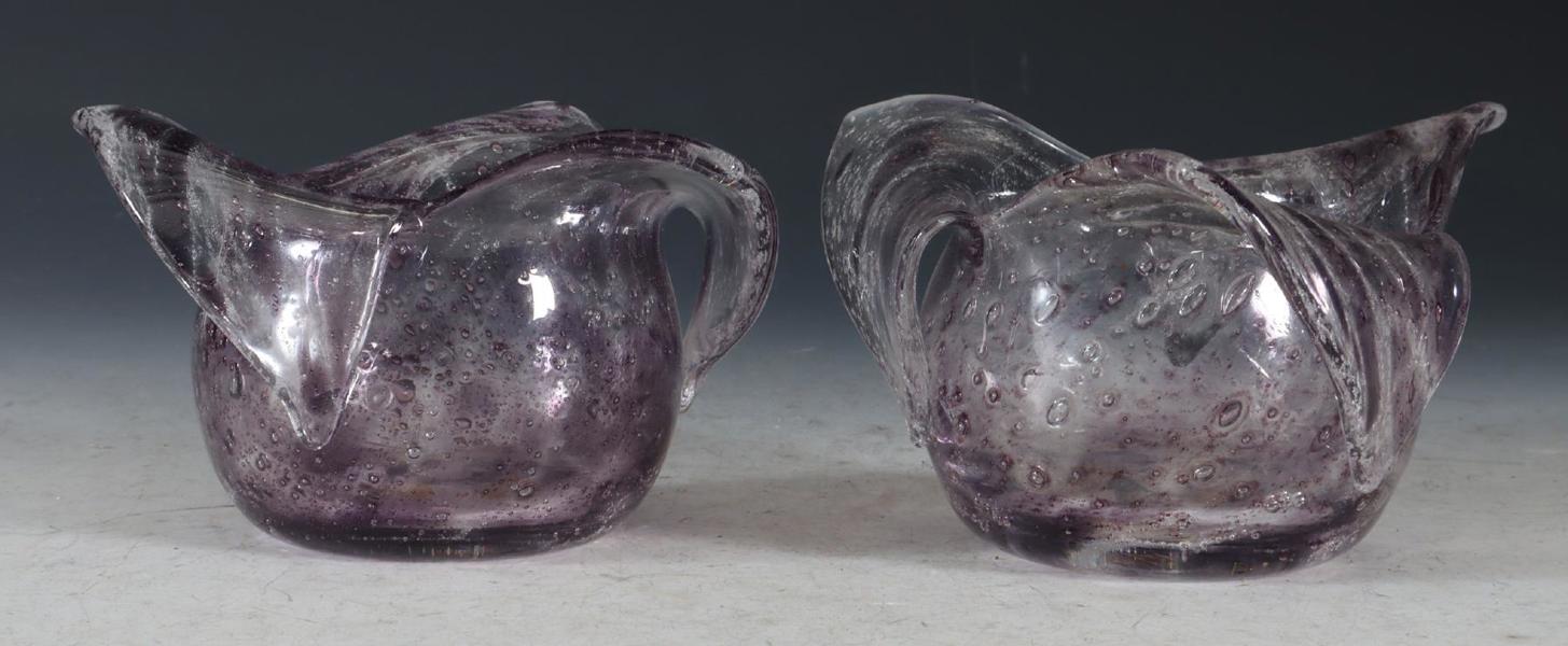 2 boller i glass, utydelig signert