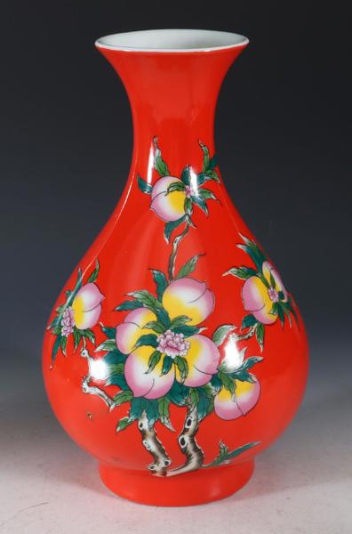 Vase i porselen, Kina.