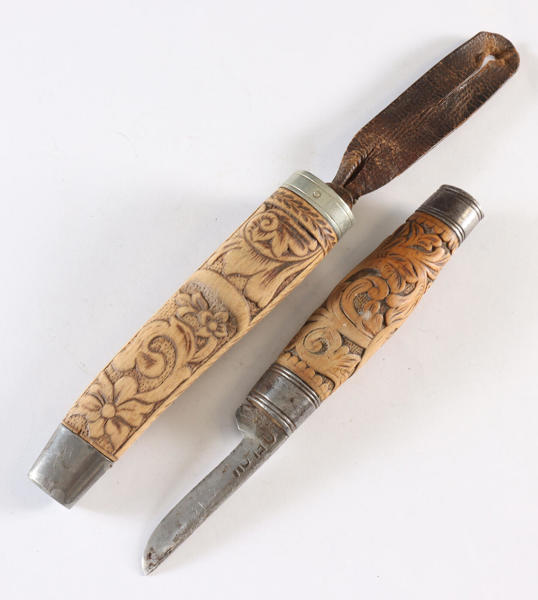 Utskåret slirekniv, O. Flom