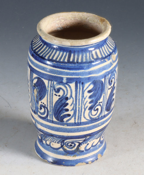 Vase i stengods, 17/1800 t.