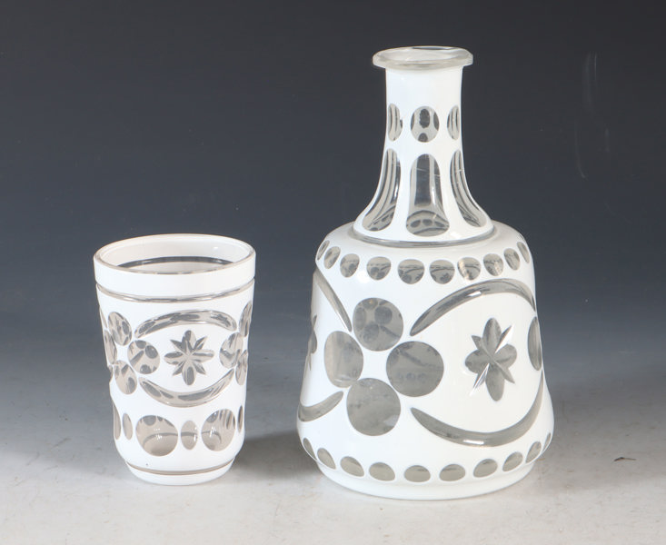 Karaffel med glass, overfangsglass.