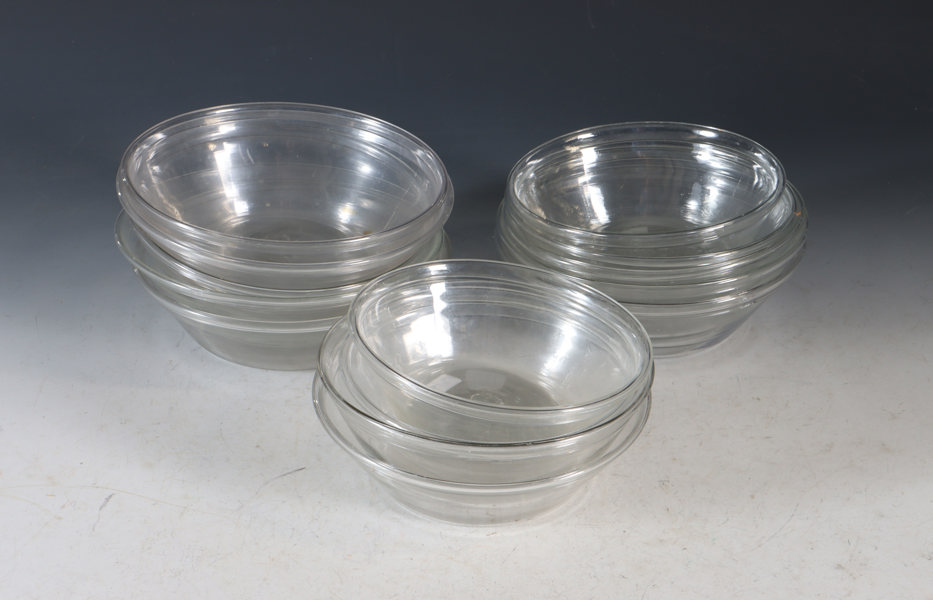 14 melkeringer i glass, 18/1900 t.