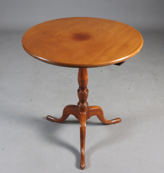 Rundt vippebord, 1800 t.
