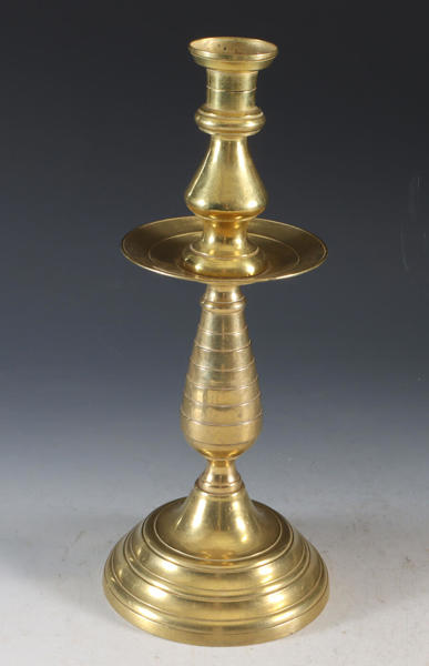 Stor lysestake i messing, 1800 t.