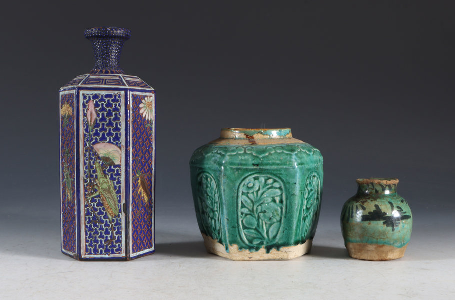 3 vaser i stengods, Asia/Persia.