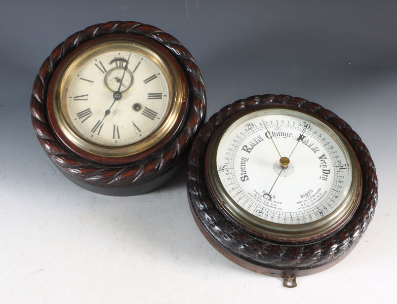 Skipsklokke og barometer.