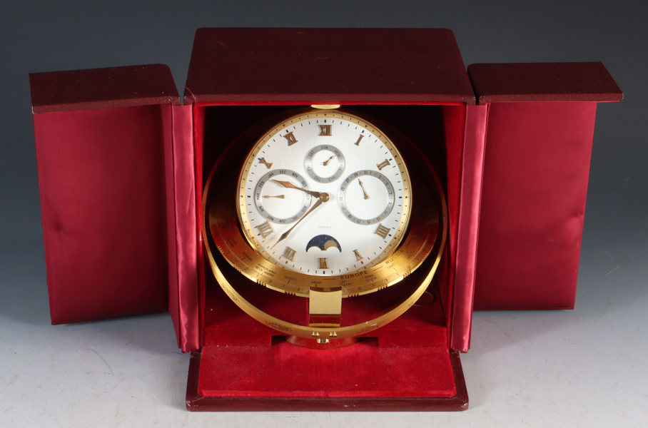 "President" clock i messing, Türler.