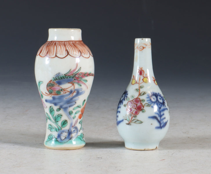 2 miniatyrvaser i porselen, Kina.