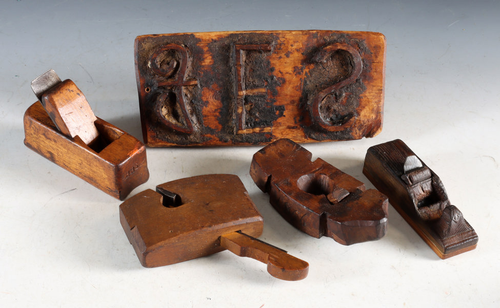 4 små høvler og stempel, 1800 t.