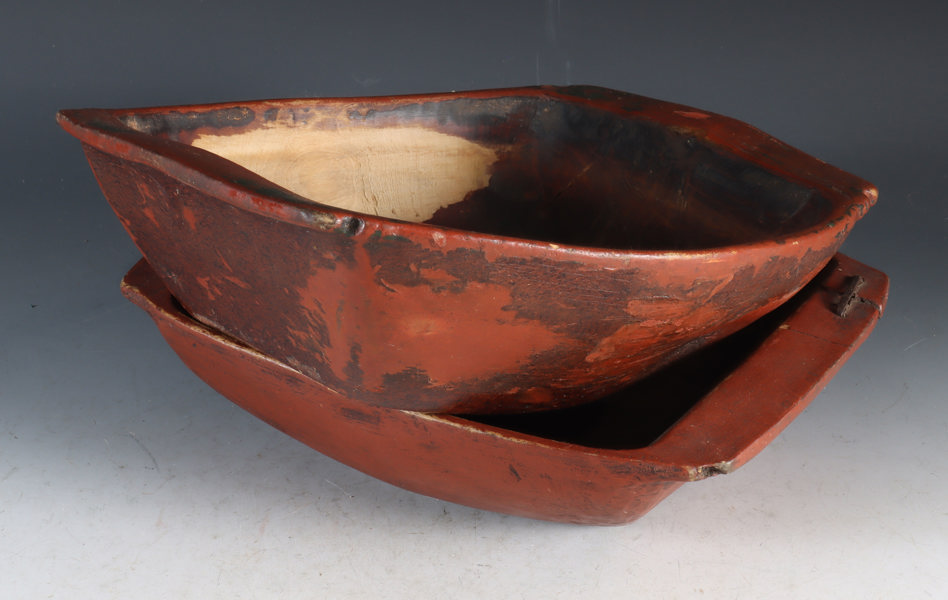 2 rødmalte trau, 1800 t.