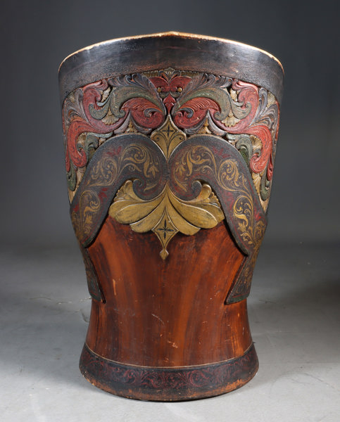 Utskåret og rosemalt kubbestol, 1800 t.