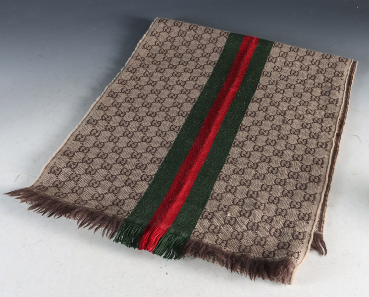 Gucci skjerf, ull og silke.