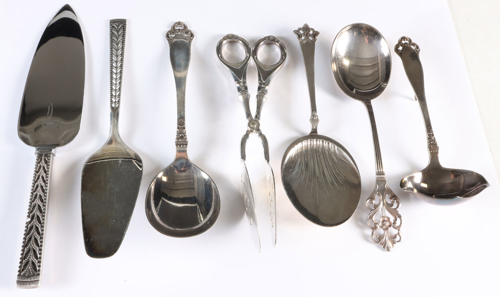 7 div. deler bestikk i sølv, ulike mønster.