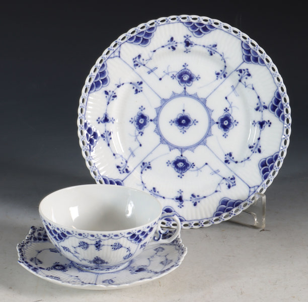 Teservise til 12 pers., Musselmalt, Kngl. Dansk.