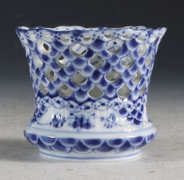 Liten vase, Musselmalt Kngl. Dansk.