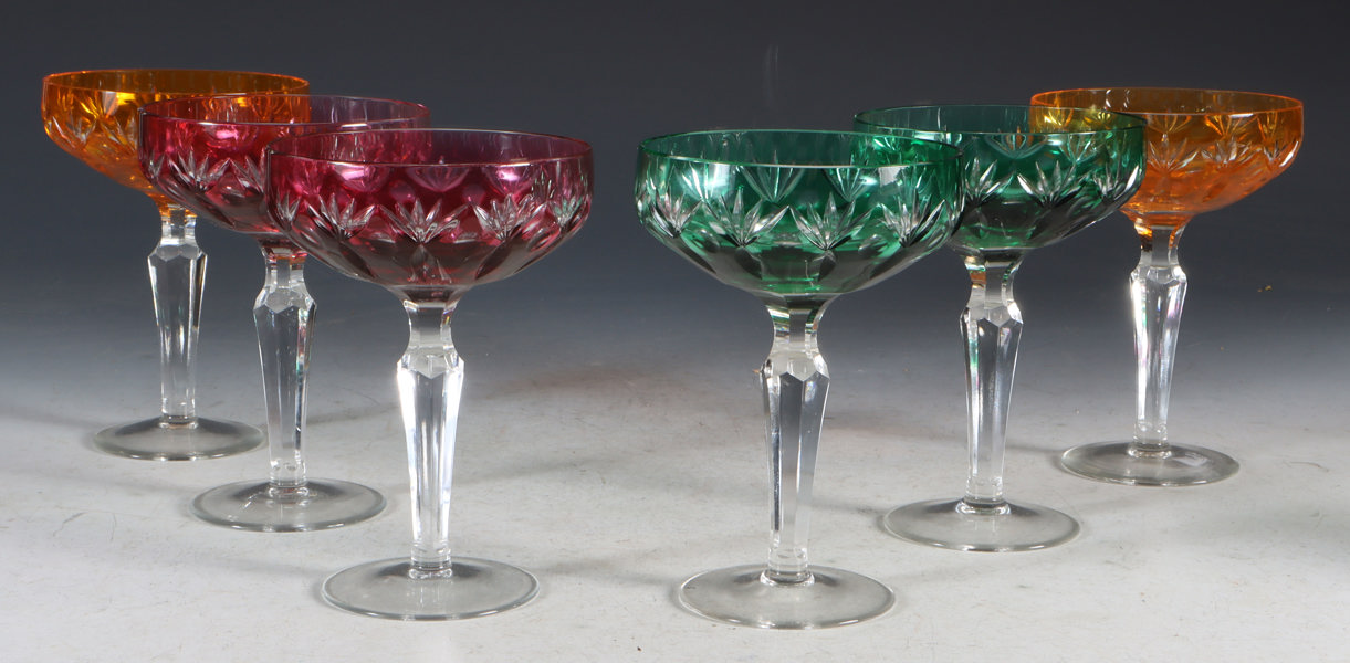 6 champagneglassmed farget klokke