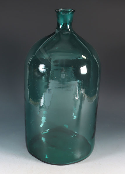Stor apotekerflaske i grønt glass, 18/1900 t.