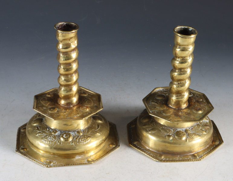 2 lysestaker i messing, 17/1800 t.