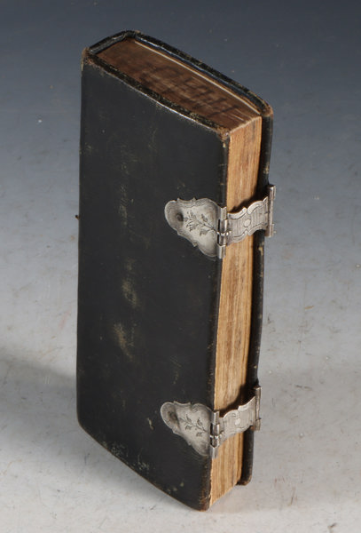 Salmebok m/sølvbeslag 1816.