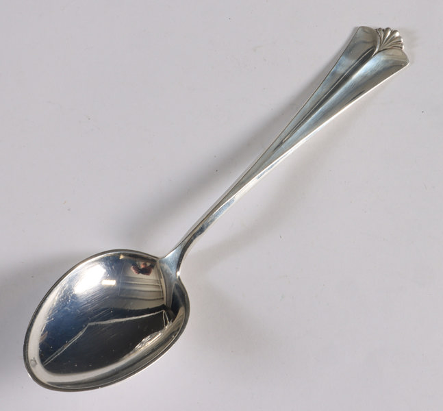 10 skjeer i sølv, Rådhus med vifte.