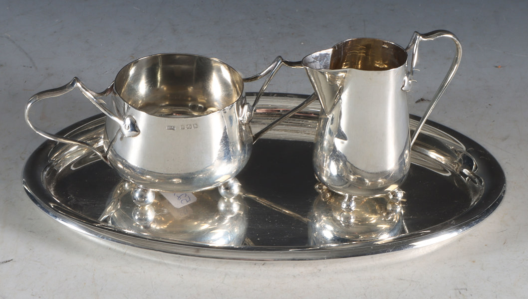 Fløtesett med brett i sølv.