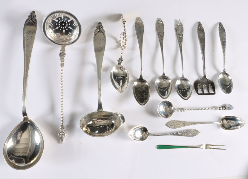 13 div. deler bestikk i sølv.