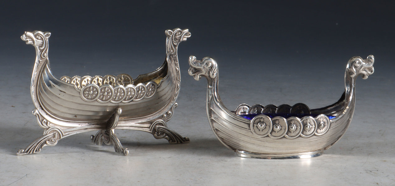 2 saltkar i sølv, vikingskip.