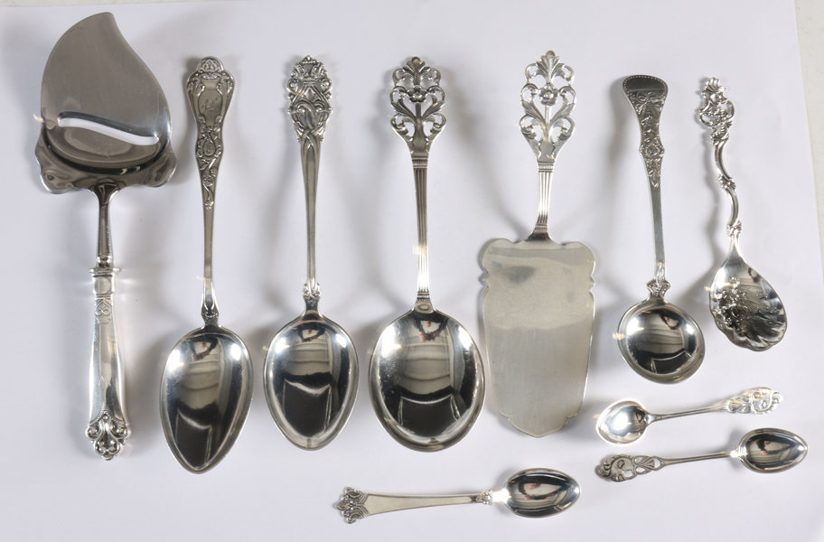 10 diverse deler bestikk i sølv.