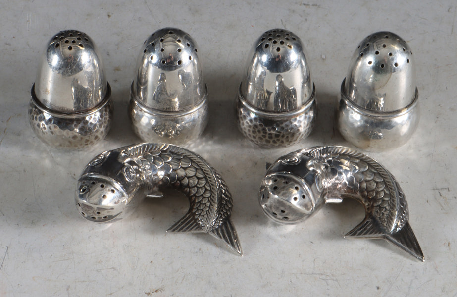 4+2 saltdrysser i sølv.