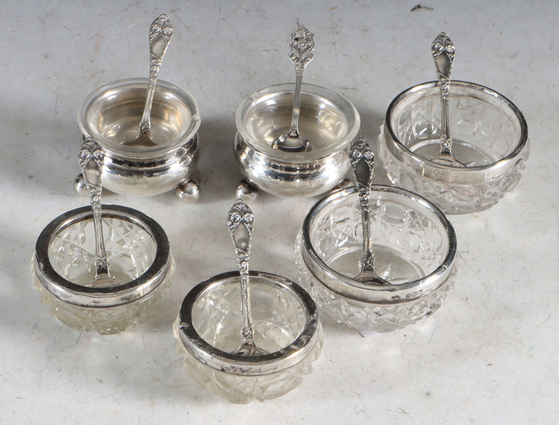 6 saltkar i sølv og glass m/skjeer.