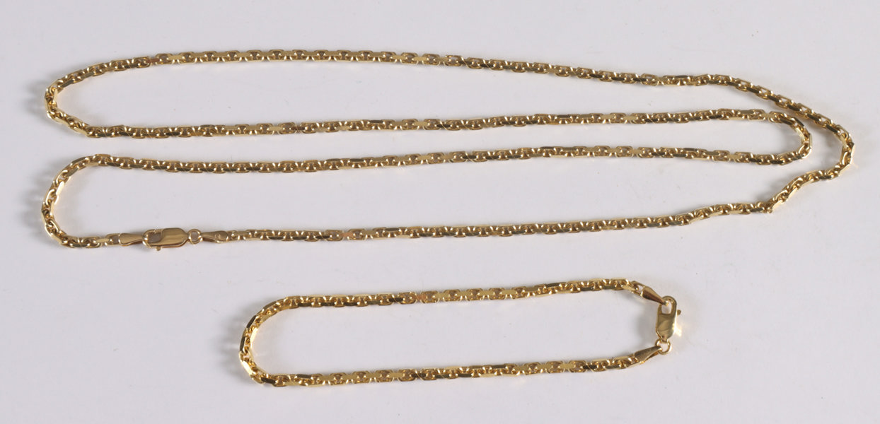 Kjede og armbånd i gull.