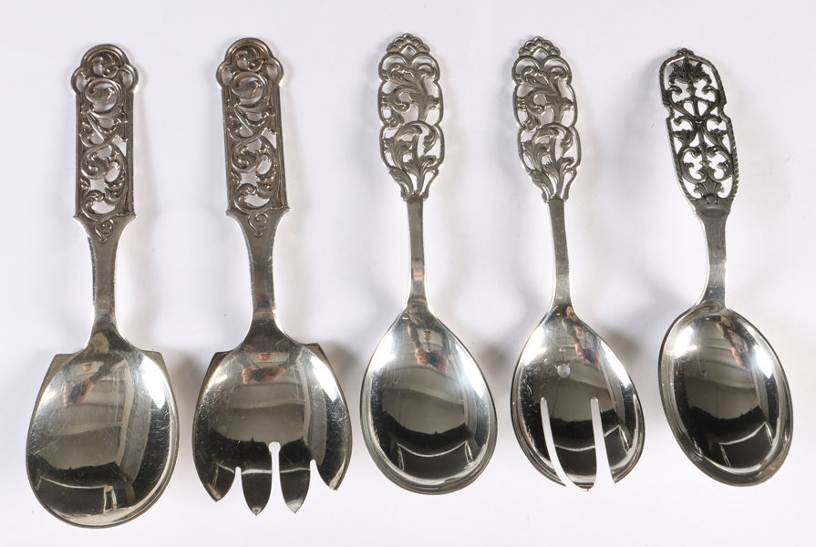 5 deler serveringsbestikk i sølv.