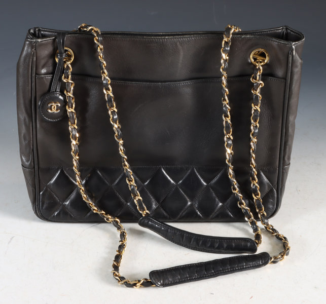 Chanel veske i lammeskinn.