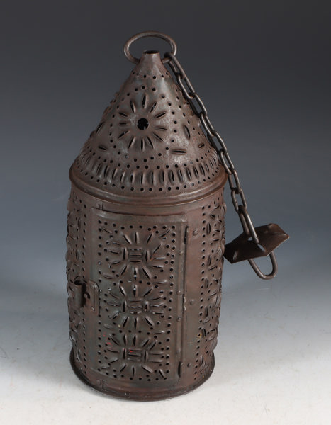 Lykt/skjørtevarmer i jernblikk.