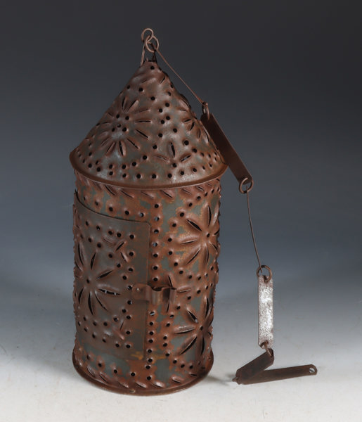 Lykt/skjørtevarmer i jernblikk.