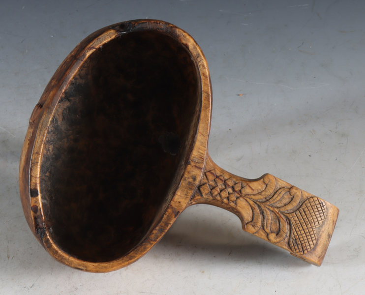 Liten utskåret øse, 17/1800 t.