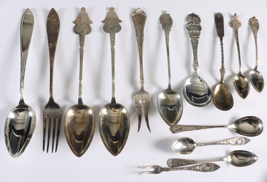 14 diverse deler sølvbestikk.