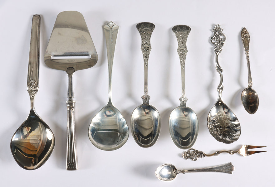 9 diverse deler sølvbestikk.
