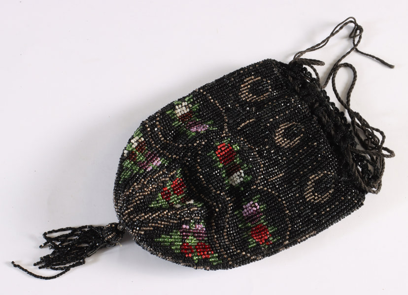 Perlebrodert veske, 18/1900 t.