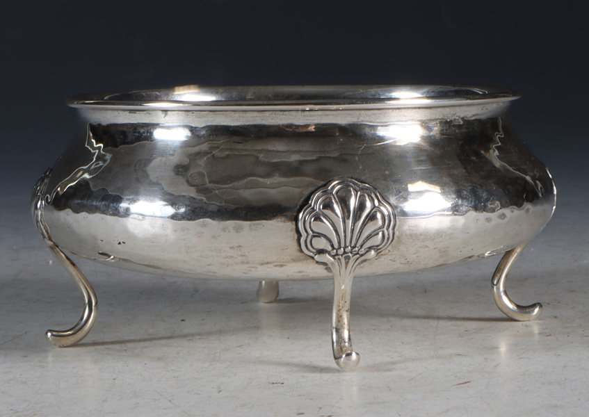 Liten bolle i sølv.