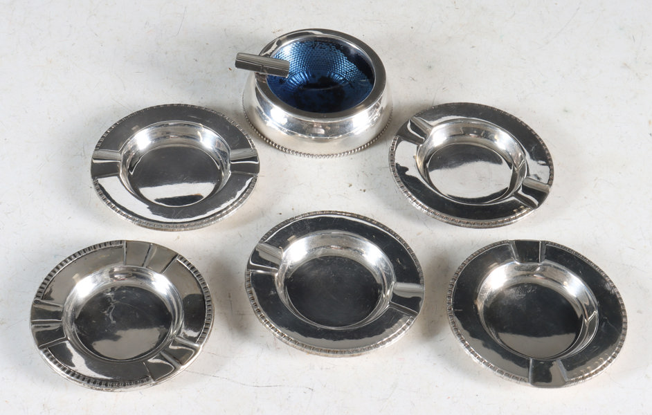 6 askebeger i sølv.