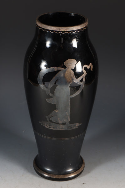 Vase i glass m/sølvdekor.