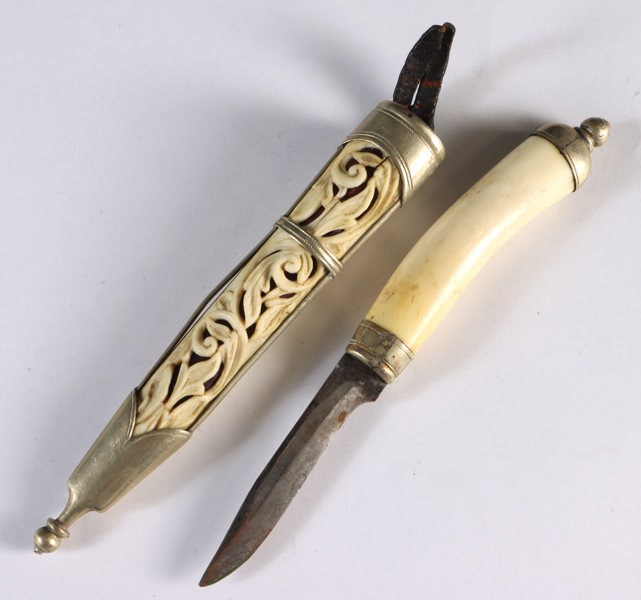 Slirekniv i horn/ben.