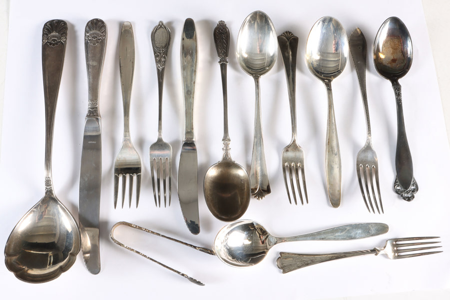 14 deler bestikk i sølv.